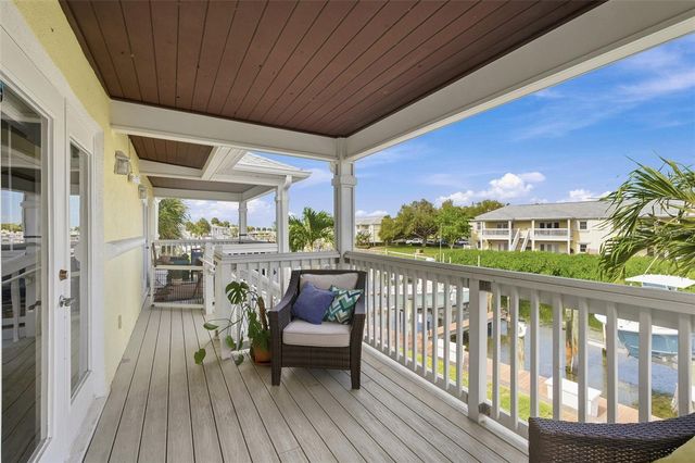 4725 COQUINA KEY DRIVE SE D, St Petersburg, FL 33705