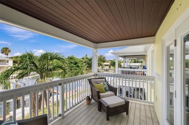 4725 COQUINA KEY DRIVE SE D, St Petersburg, FL 33705