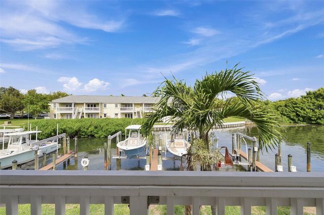 4725 COQUINA KEY DRIVE SE D, St Petersburg, FL 33705