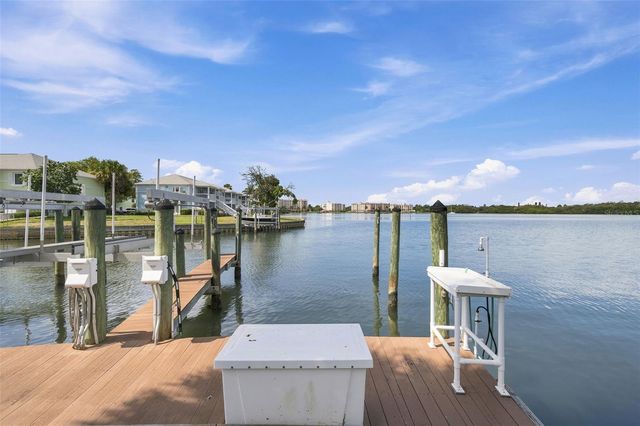 4725 COQUINA KEY DRIVE SE D, St Petersburg, FL 33705