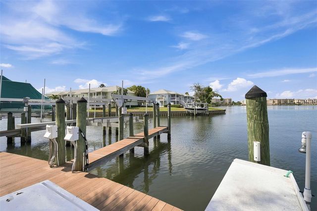 4725 COQUINA KEY DRIVE SE D, St Petersburg, FL 33705