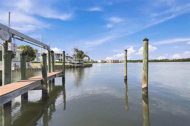 4725 COQUINA KEY DRIVE SE D, St Petersburg, FL 33705
