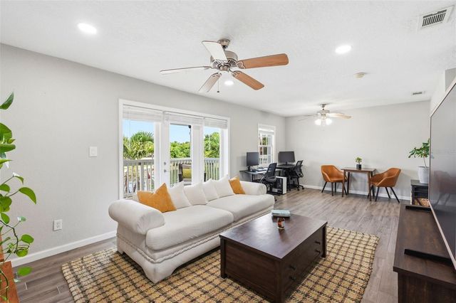 4725 COQUINA KEY DRIVE SE D, St Petersburg, FL 33705