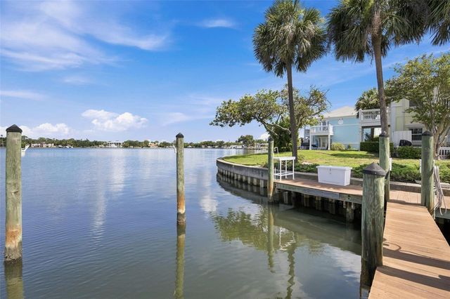 4725 COQUINA KEY DRIVE SE D, St Petersburg, FL 33705