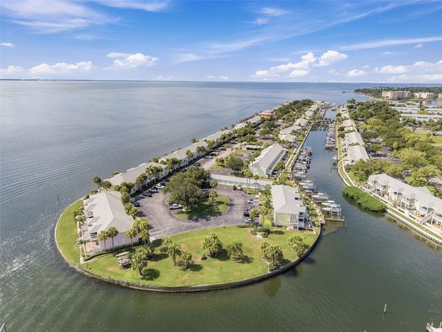 4725 COQUINA KEY DRIVE SE D, St Petersburg, FL 33705