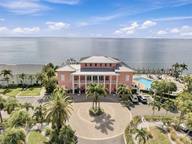 4725 COQUINA KEY DRIVE SE D, St Petersburg, FL 33705