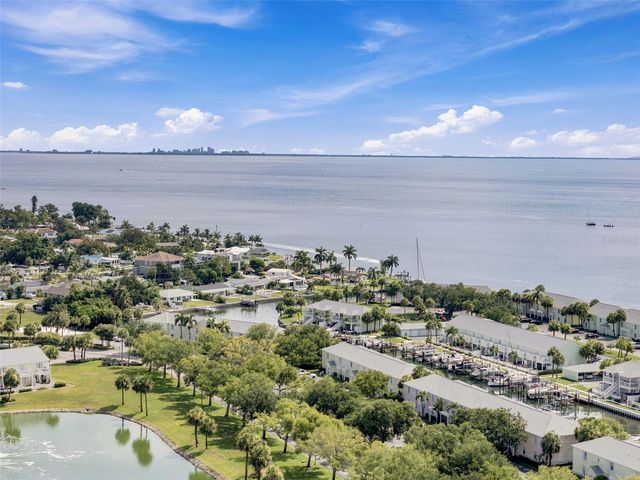 4725 COQUINA KEY DRIVE SE D, St Petersburg, FL 33705