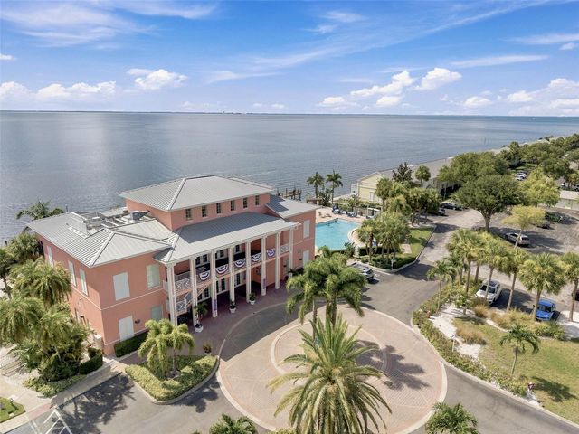 4725 COQUINA KEY DRIVE SE D, St Petersburg, FL 33705
