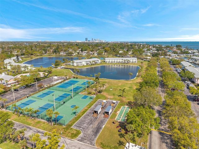 4725 COQUINA KEY DRIVE SE D, St Petersburg, FL 33705