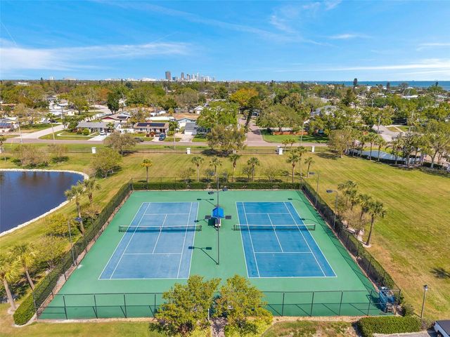 4725 COQUINA KEY DRIVE SE D, St Petersburg, FL 33705