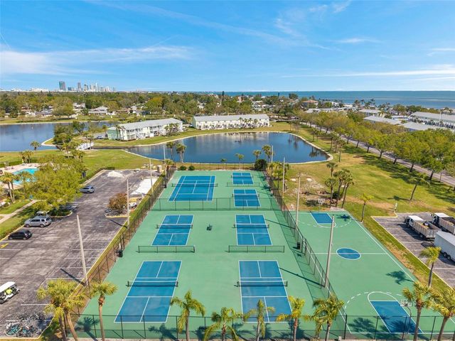 4725 COQUINA KEY DRIVE SE D, St Petersburg, FL 33705