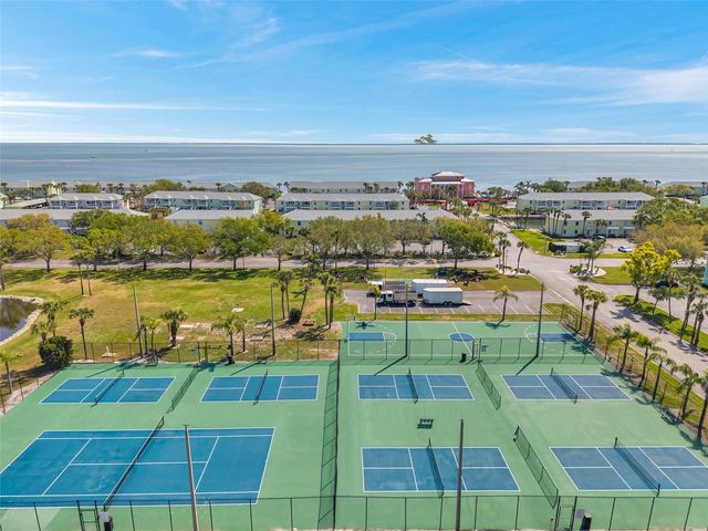 4725 COQUINA KEY DRIVE SE D, St Petersburg, FL 33705