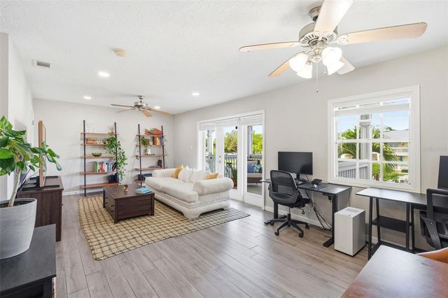 4725 COQUINA KEY DRIVE SE D, St Petersburg, FL 33705