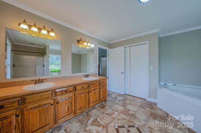 44 Crystal View Way, Leicester, NC 28748