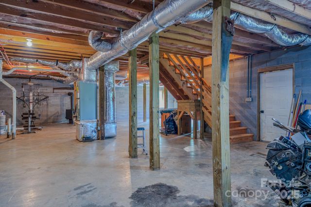 44 Crystal View Way, Leicester, NC 28748