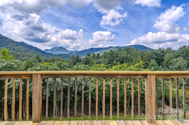 44 Crystal View Way, Leicester, NC 28748