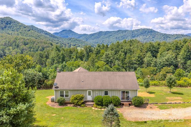 44 Crystal View Way, Leicester, NC 28748