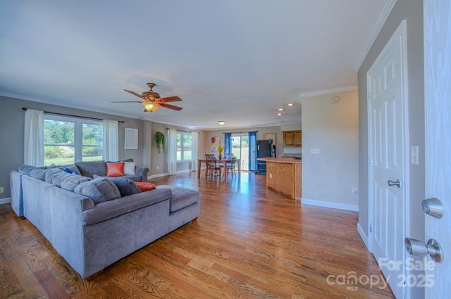44 Crystal View Way, Leicester, NC 28748