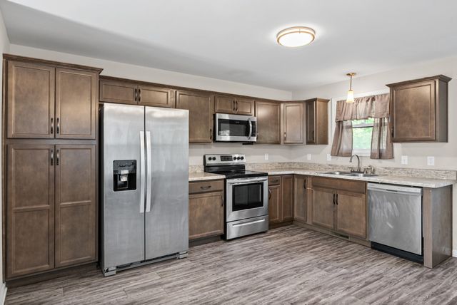 925 Oak Ln, Clarksville, TN 37040
