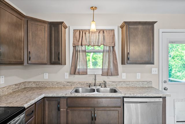 925 Oak Ln, Clarksville, TN 37040