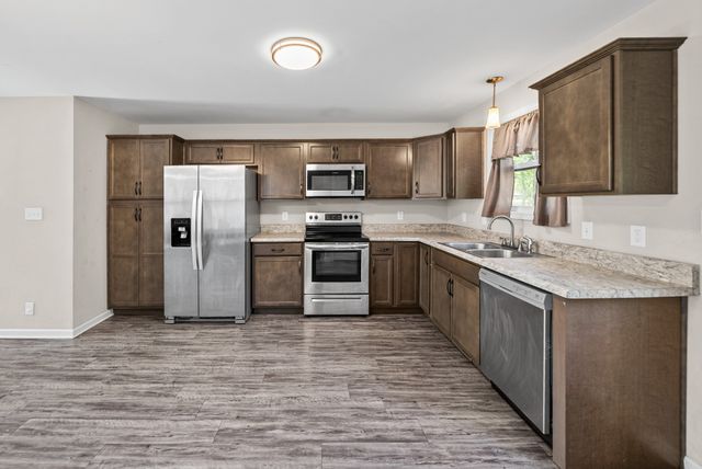 925 Oak Ln, Clarksville, TN 37040