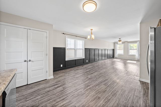925 Oak Ln, Clarksville, TN 37040