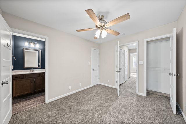 925 Oak Ln, Clarksville, TN 37040