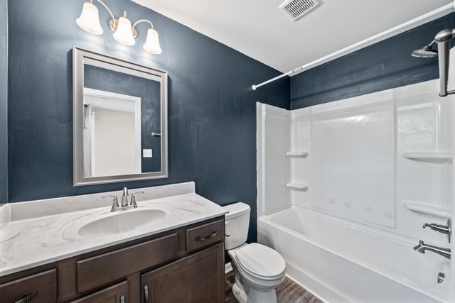 925 Oak Ln, Clarksville, TN 37040