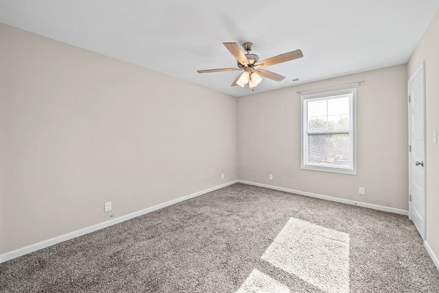 925 Oak Ln, Clarksville, TN 37040
