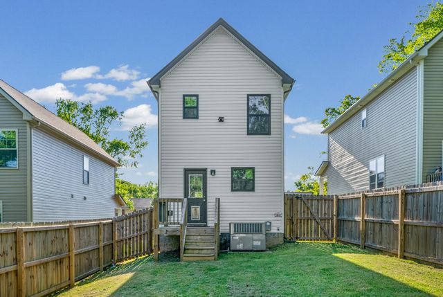 925 Oak Ln, Clarksville, TN 37040