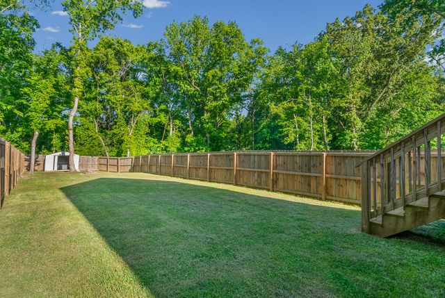925 Oak Ln, Clarksville, TN 37040