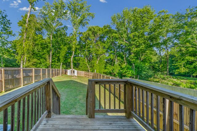 925 Oak Ln, Clarksville, TN 37040