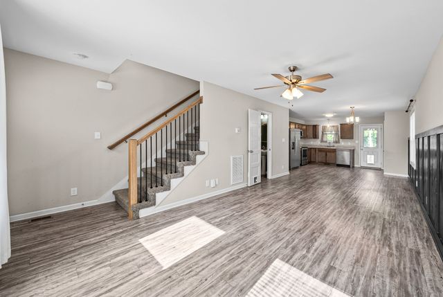 925 Oak Ln, Clarksville, TN 37040
