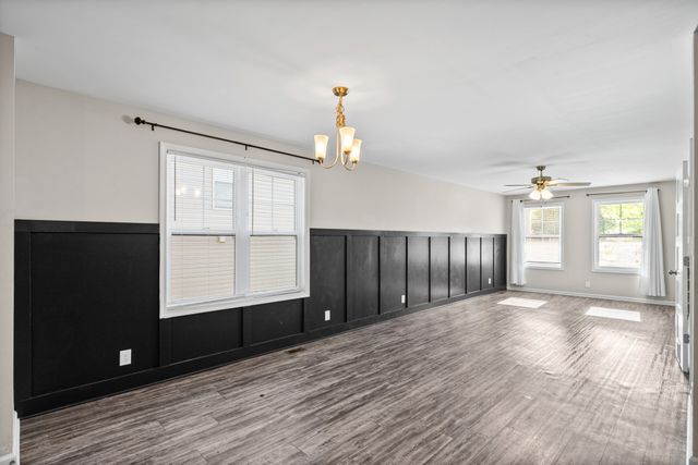 925 Oak Ln, Clarksville, TN 37040