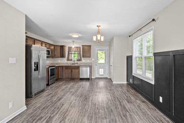 925 Oak Ln, Clarksville, TN 37040
