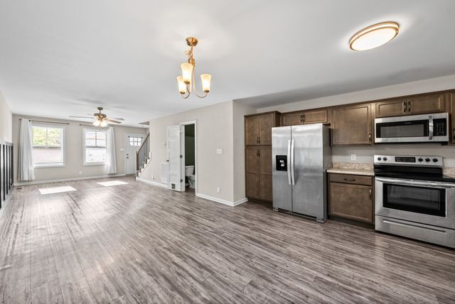 925 Oak Ln, Clarksville, TN 37040