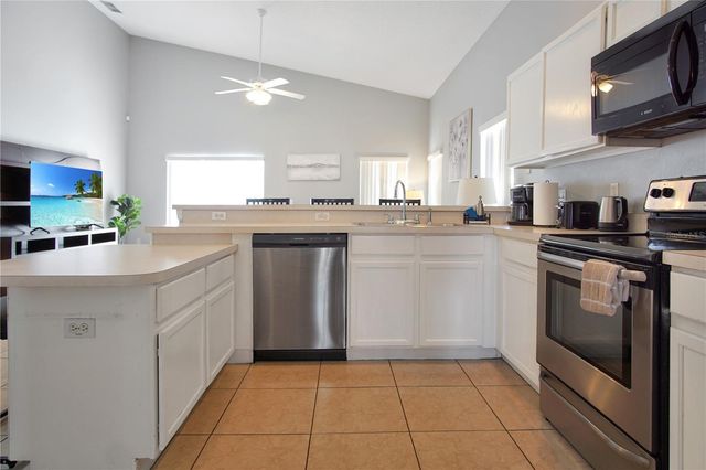 323 CASTLEMAIN CIRCLE, Davenport, FL 33897