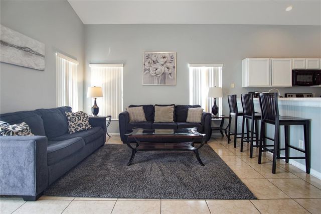 323 CASTLEMAIN CIRCLE, Davenport, FL 33897
