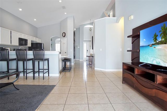 323 CASTLEMAIN CIRCLE, Davenport, FL 33897