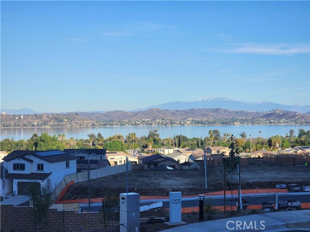 30 Lakeview, Lake Elsinore, CA 92530