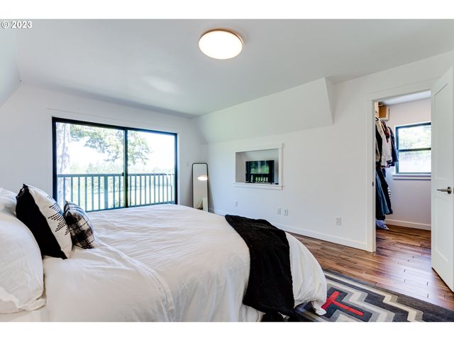 23681 SUTTLE Rd, Veneta, OR 97487
