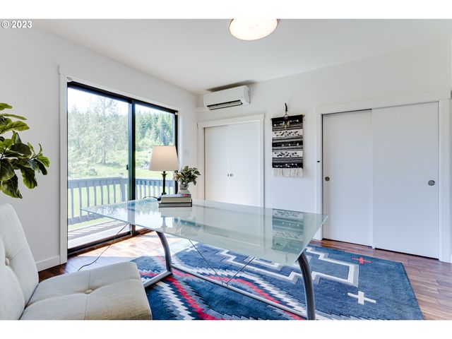 23681 SUTTLE Rd, Veneta, OR 97487