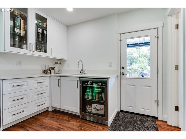 23681 SUTTLE Rd, Veneta, OR 97487