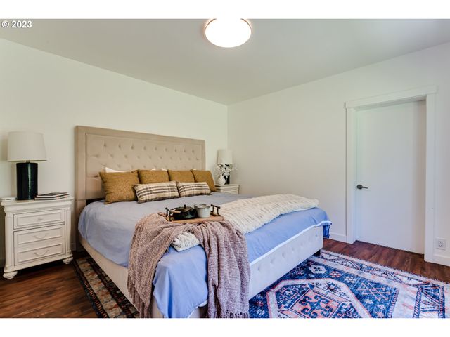 23681 SUTTLE Rd, Veneta, OR 97487