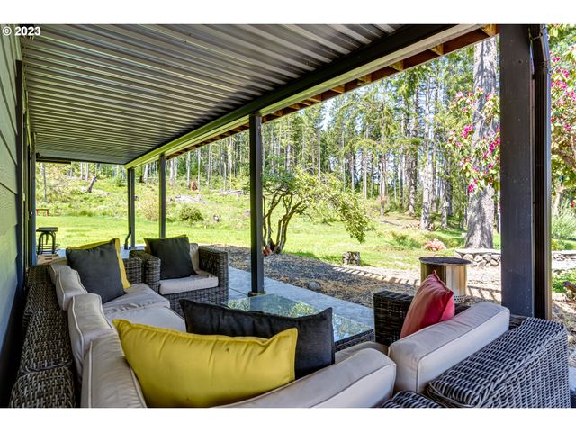 23681 SUTTLE Rd, Veneta, OR 97487