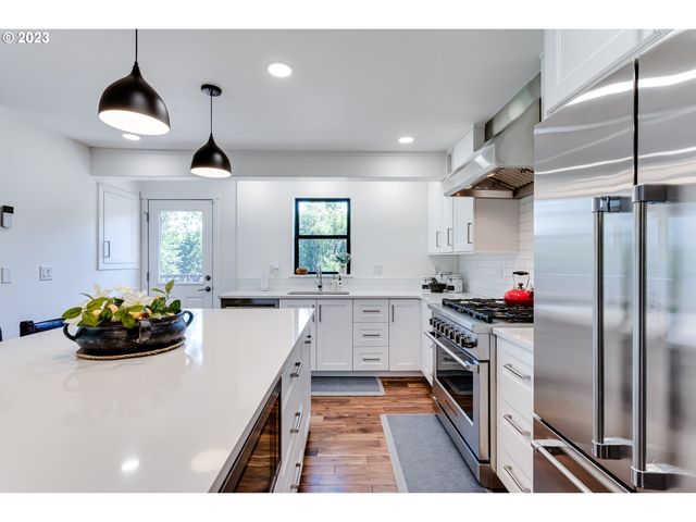 23681 SUTTLE Rd, Veneta, OR 97487