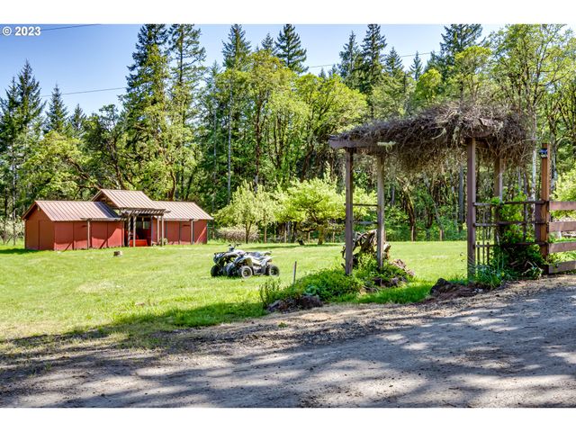 23681 SUTTLE Rd, Veneta, OR 97487