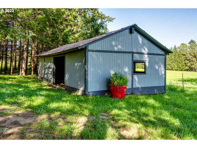 23681 SUTTLE Rd, Veneta, OR 97487