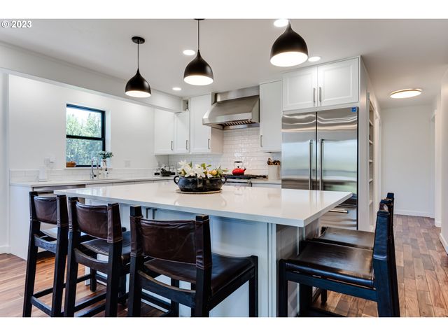 23681 SUTTLE Rd, Veneta, OR 97487