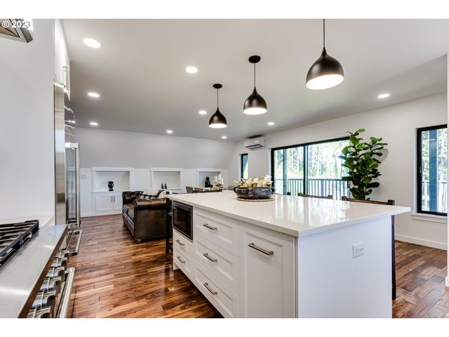 23681 SUTTLE Rd, Veneta, OR 97487